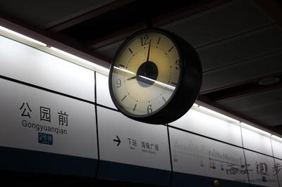 地铁时钟系统示意图